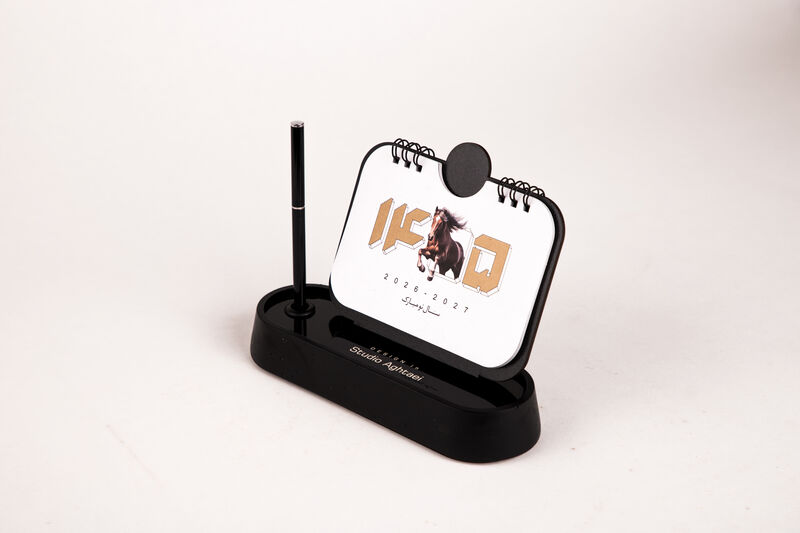 تقویم رومیزی 1405 مدل A+100 طرح پلاکسی مشکی gallery4