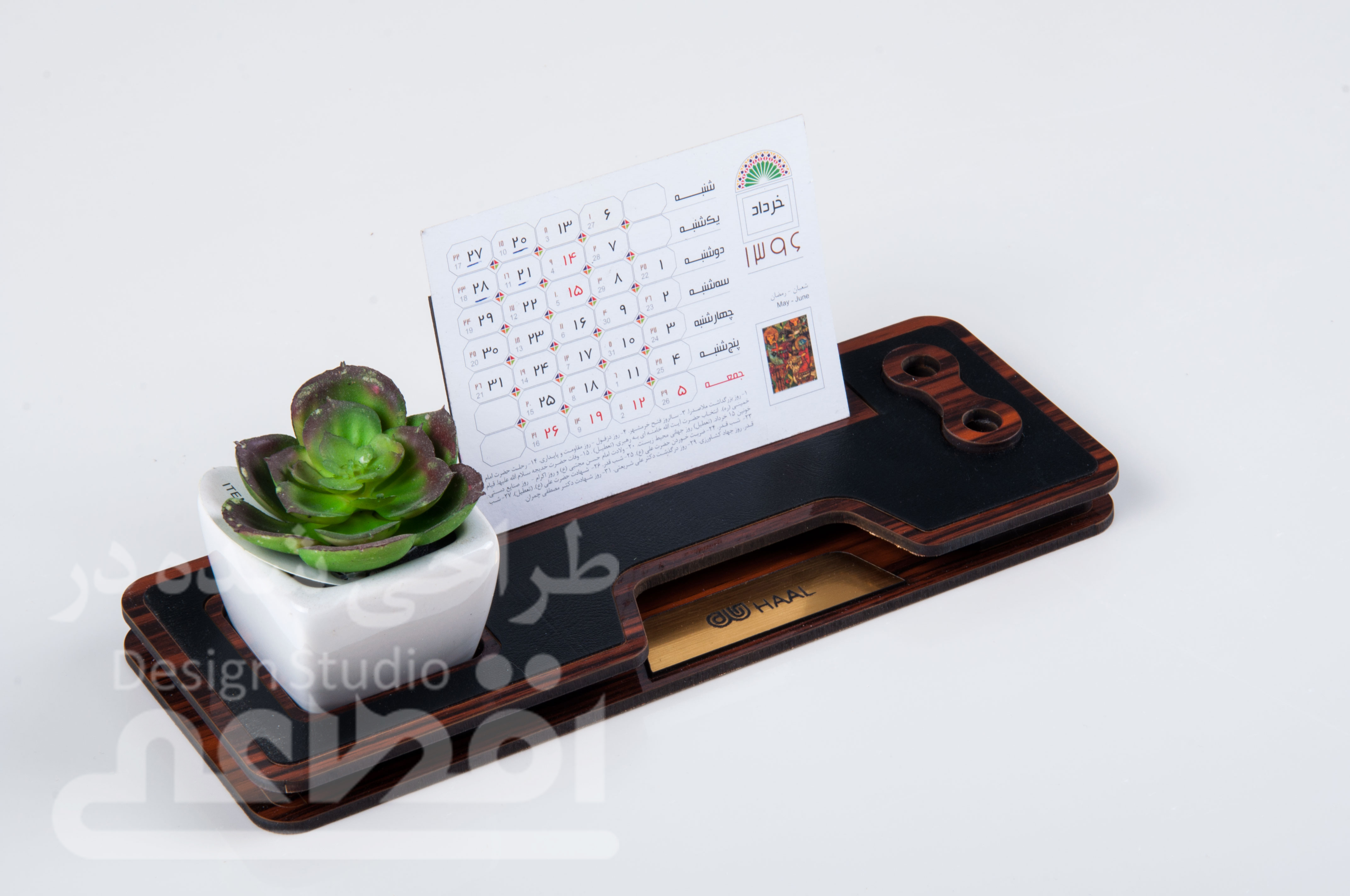 تقویم و گلدان رومیزی